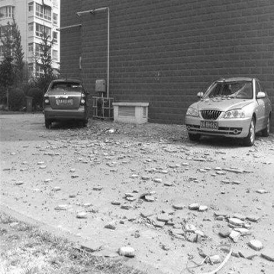 又一起瓷磚高空脫落釀成大禍！